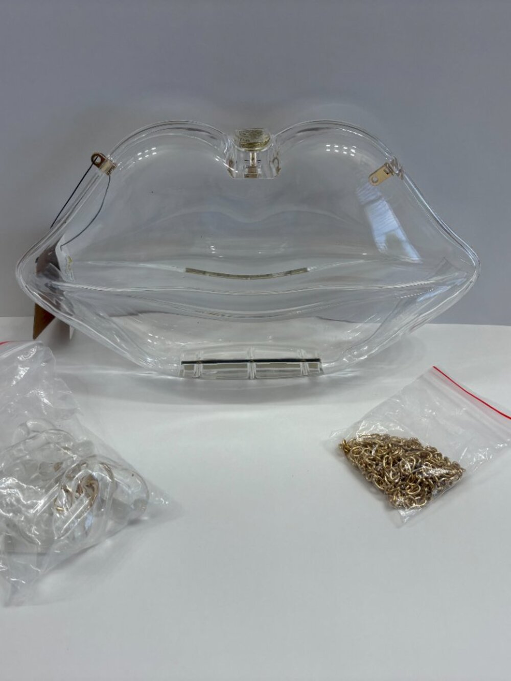 Lips Shaped Bag - Kisses Purse- Hard-shell Crossbody / Clear - NWT - Picture 7 of 12